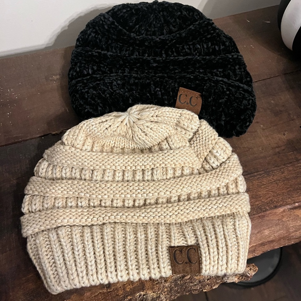 CC Exclusive Women's Knit Beanie  - Black and Beige NEW